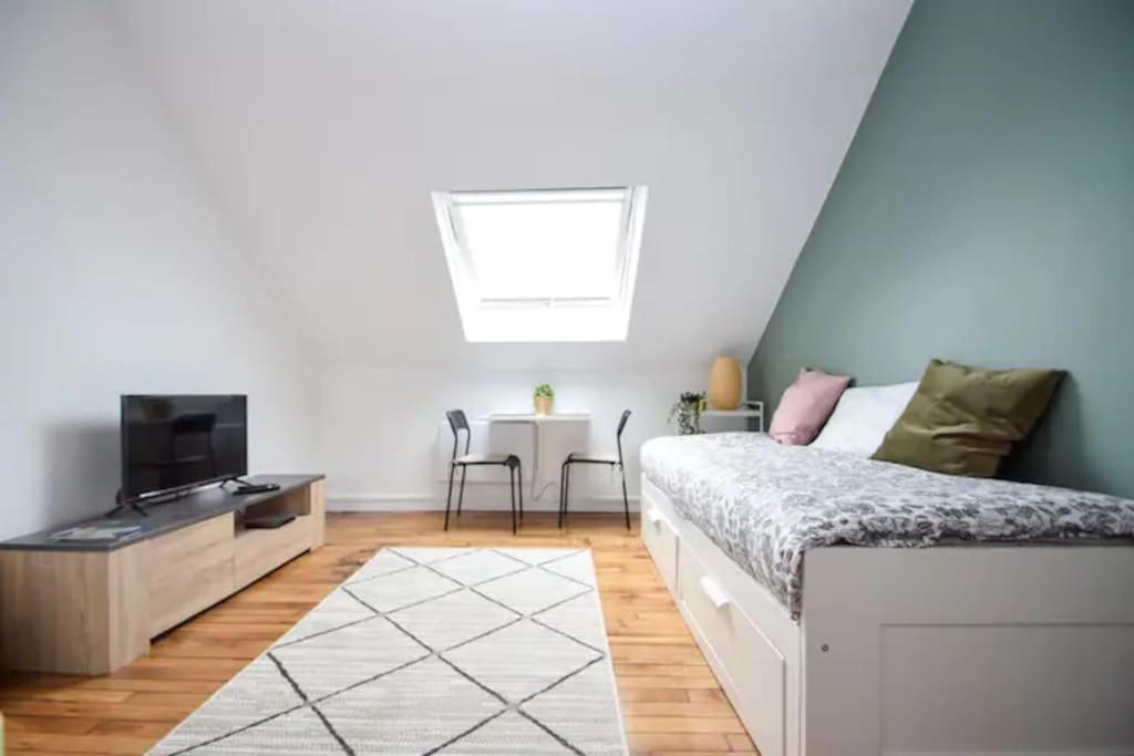 Disponible - Appartement Entier - 10Mn Rer B Aeroport Cdg - Paris Gare Du Nord, T11 Express, Le Bourget, Tout Equipe, Netflix Gratuit, 3 Personnes, 4Eme Etage, Escaliers, Parc Des Expositions, Parking Rue Gratuit Apres 19H Drancy Buitenkant foto