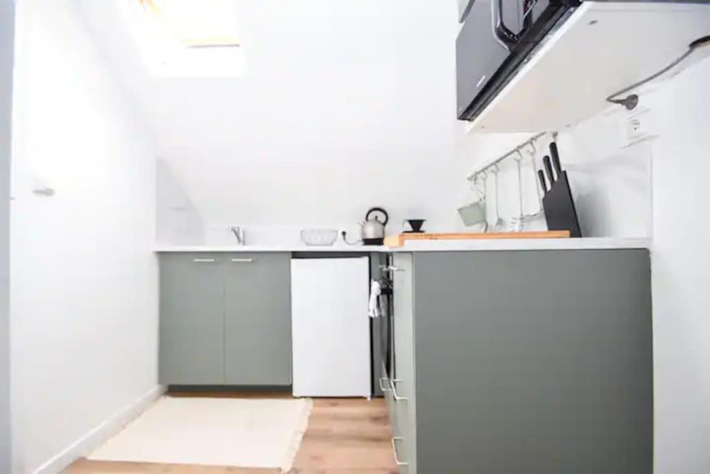Disponible - Appartement Entier - 10Mn Rer B Aeroport Cdg - Paris Gare Du Nord, T11 Express, Le Bourget, Tout Equipe, Netflix Gratuit, 3 Personnes, 4Eme Etage, Escaliers, Parc Des Expositions, Parking Rue Gratuit Apres 19H Drancy Buitenkant foto